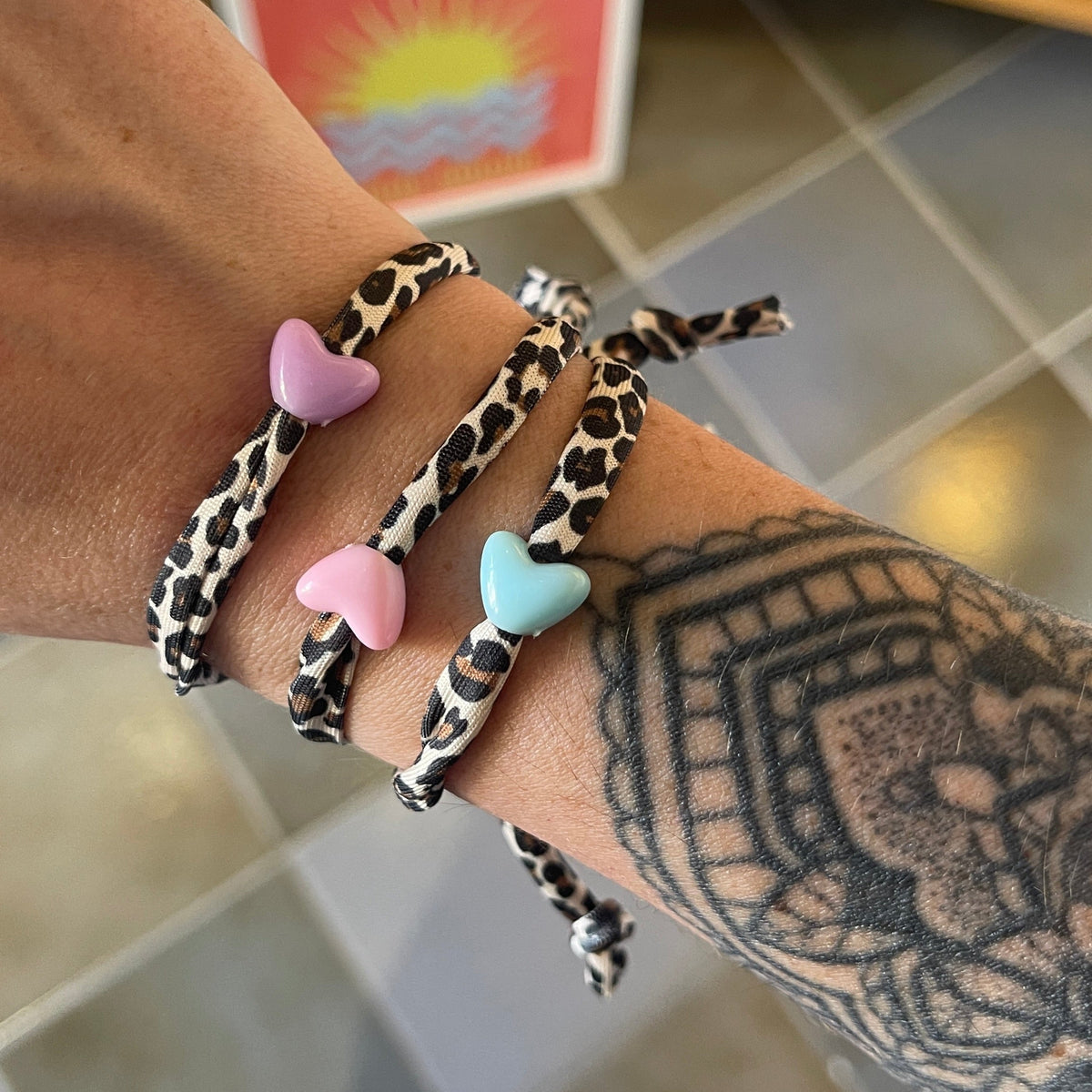 Bracelet léopard et coeur - 6 coloris au choix